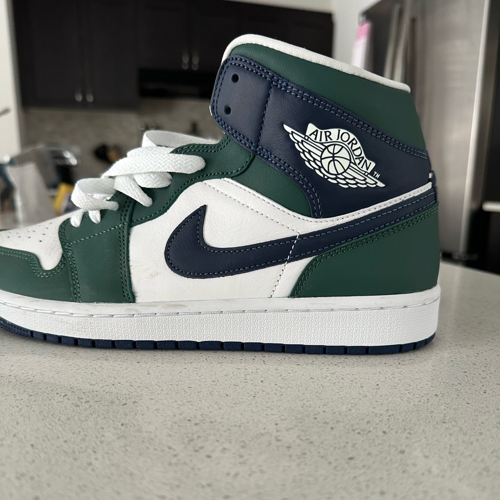 Wmns Air Jordan 1 Mid SE 'Noble Green' - BRAND NEW